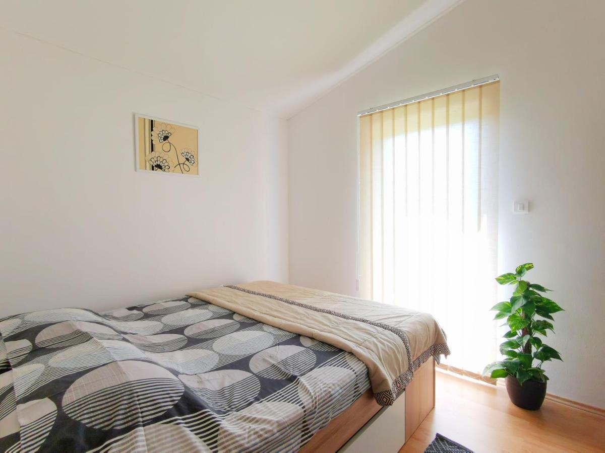 Holiday House Nela Labin  Bagian luar foto
