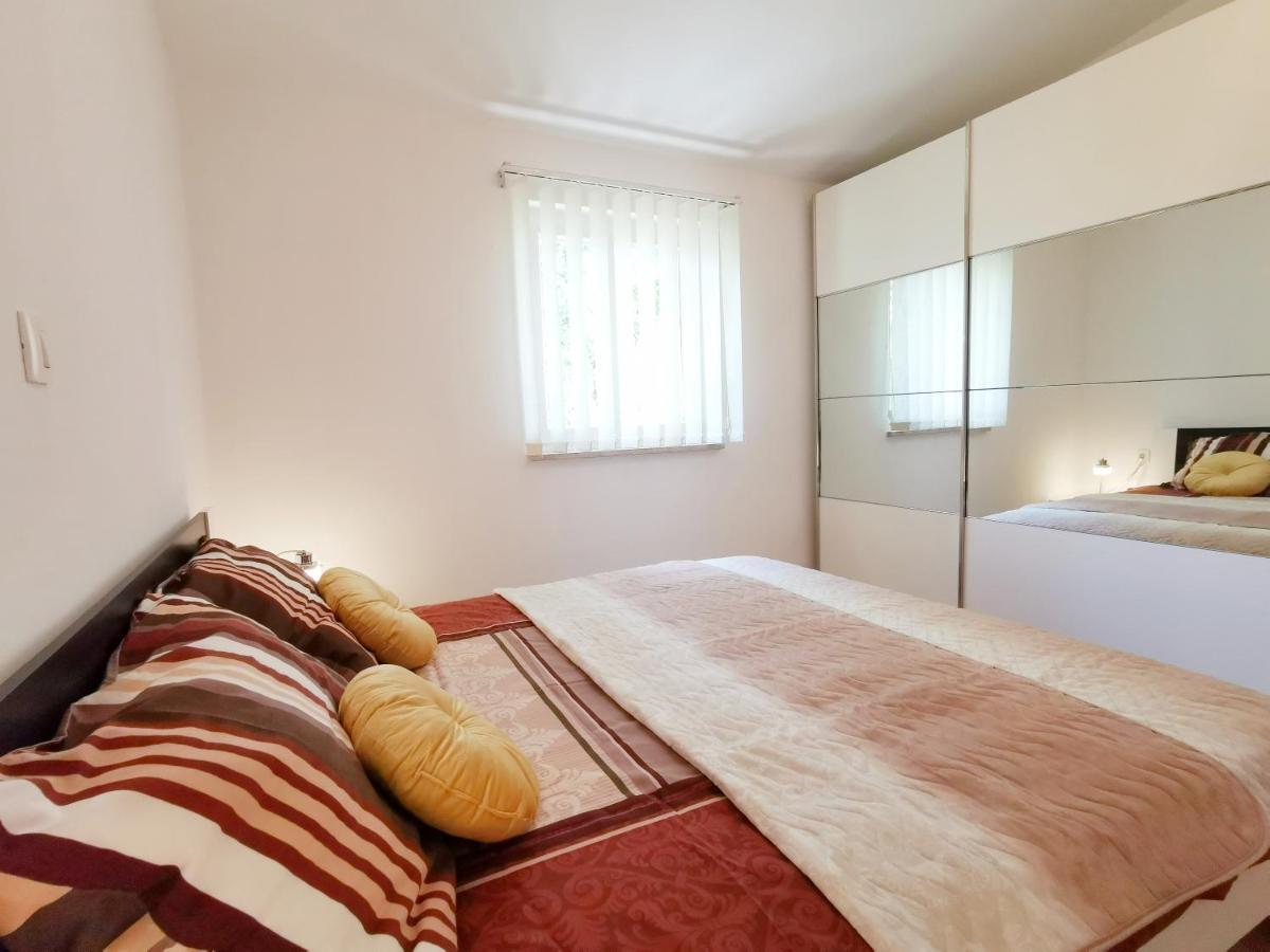 Holiday House Nela Labin  Bagian luar foto