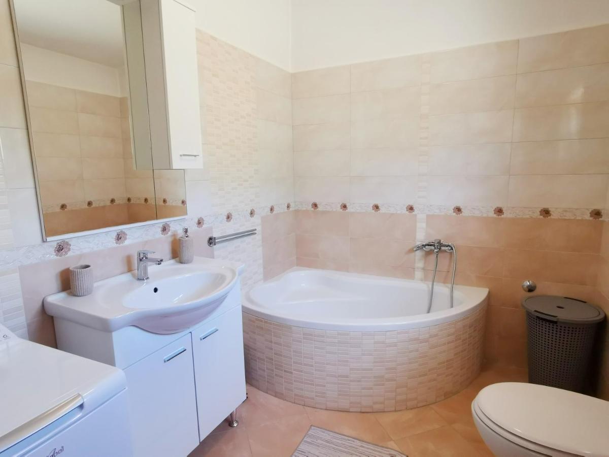 Holiday House Nela Labin  Bagian luar foto